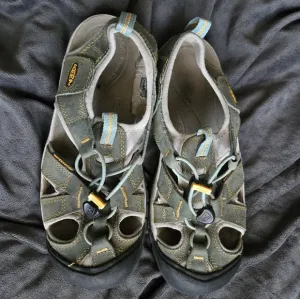 KEEN Venice H2 Green and Black Sandals sz 8.5