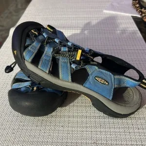 Keen water shoes 🥰, size