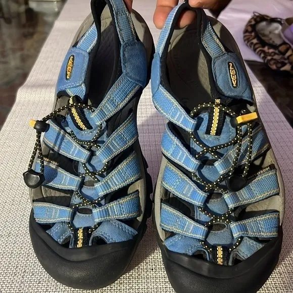 Keen water shoes 🥰, size