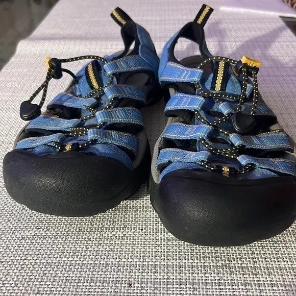 Keen water shoes 🥰, size