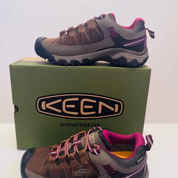 KEEN Weiss &amp; Boysenberry Targhee 111 Waterproof Leather Hiking Shoes.