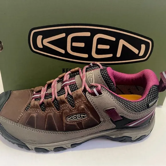 KEEN Weiss &amp; Boysenberry Targhee 111 Waterproof Leather Hiking Shoes.