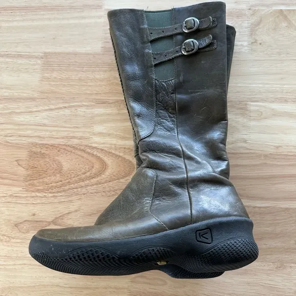 Keen Women’s Dark Brown Bern Baby Tall Boots, size 6