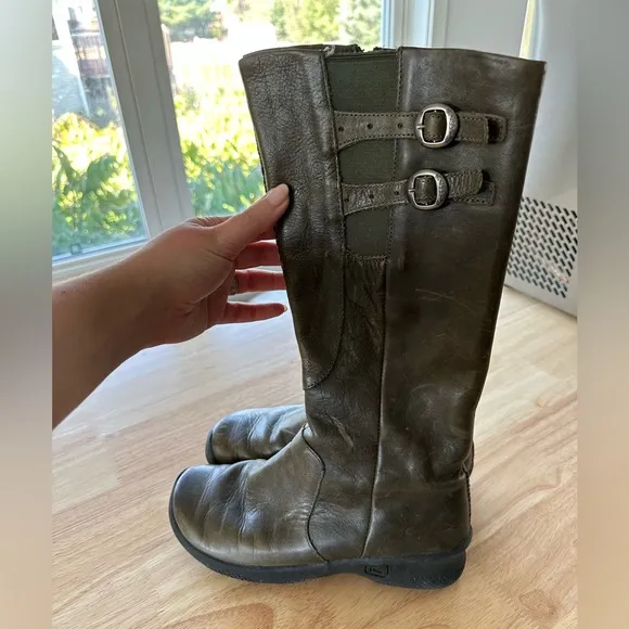 Keen Women’s Dark Brown Bern Baby Tall Boots, size 6