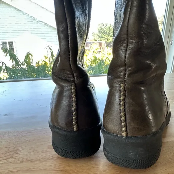 Keen Women’s Dark Brown Bern Baby Tall Boots, size 6