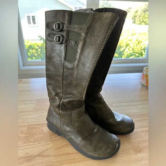 Keen Women’s Dark Brown Bern Baby Tall Boots, size 6