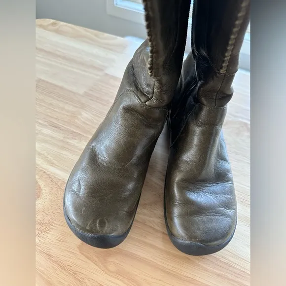 Keen Women’s Dark Brown Bern Baby Tall Boots, size 6