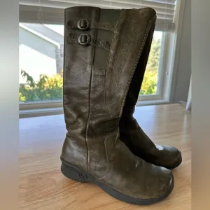 Keen Women’s Dark Brown Bern Baby Tall Boots, size 6