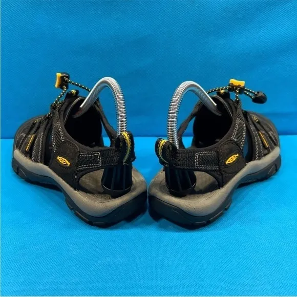 KEEN Women's Newport H2 Closed Toe Water Sandal Size 6.5