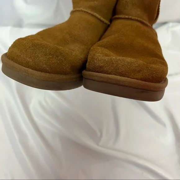 Koolaburra by Ugg Koola short Chestnut Brown Boots, size 3