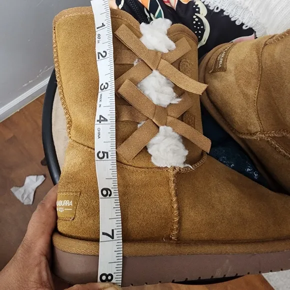 Koolaburra by UGG Victoria Girls' Short Winter Boots They are size 5 in good