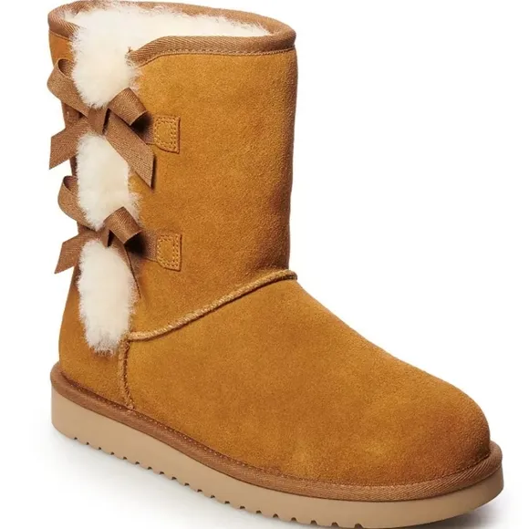 Koolaburra by UGG Victoria Girls' Short Winter Boots They are size 5 in good