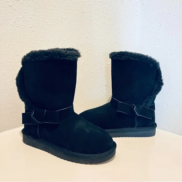 Koolaburra By UGG Women’s Arlena Bow Suede Black Short  Boots Size 5 NWT