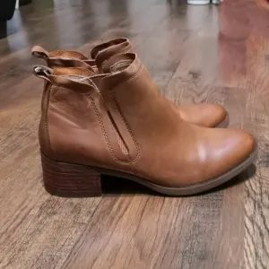 Korks Leather Ankle Boots Cognac Size 7.5