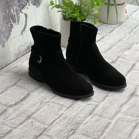 La Canadienne blacks boots women size 6 new