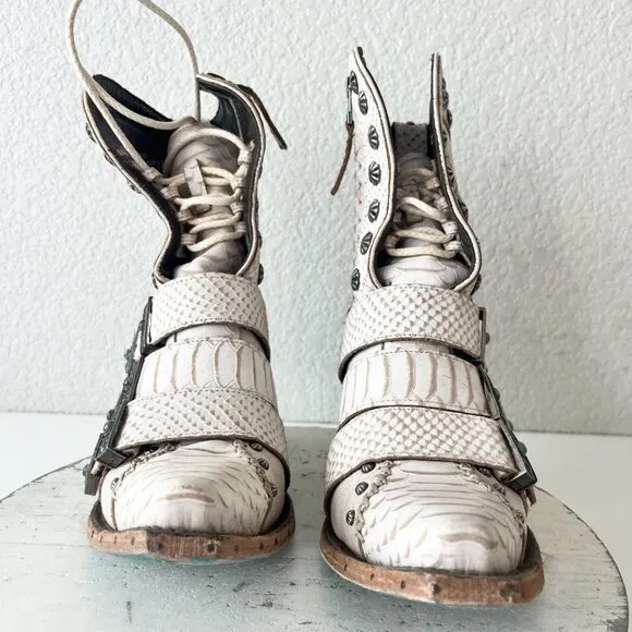 Lane SHOWDOWN Womens Cowboy Boots 8 White Leather Short Western Cowgirl Booties