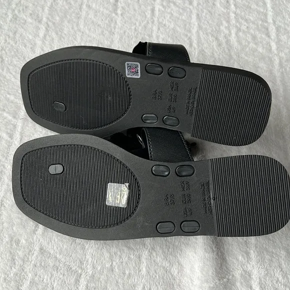 Larroude Hibiscus Sandals