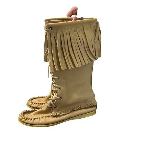 Laurentian Chief Womens Beige Pebbled Leather Tall Fringe Moccasin Boots Size 9