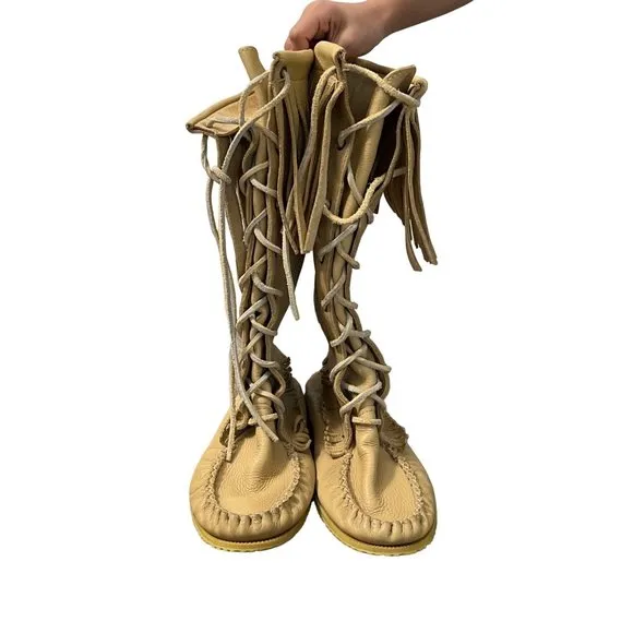 Laurentian Chief Womens Beige Pebbled Leather Tall Fringe Moccasin Boots Size 9