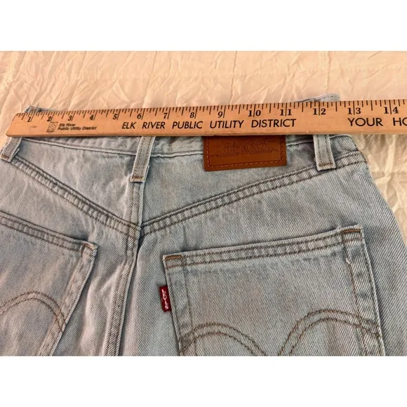 Levi's Premium High Loose Denim Shorts Light Wash Women's Size 25