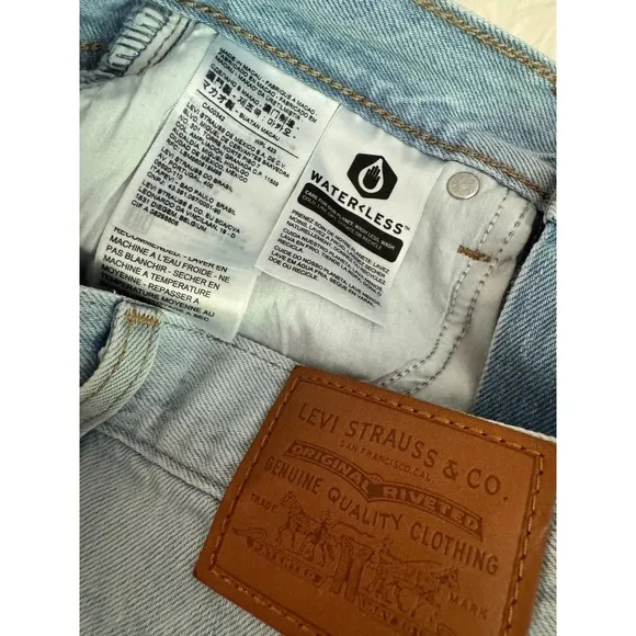 Levi's Premium High Loose Denim Shorts Light Wash Women's Size 25