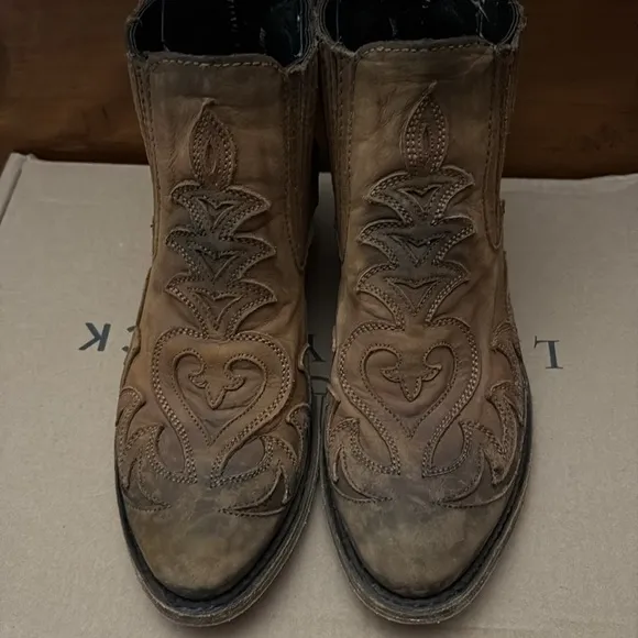 Liberty Black - size 6 Henrietta - color “Faggio”