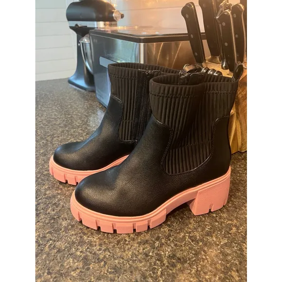 Like New Torrid Contrast Rain Bootie Wide Width