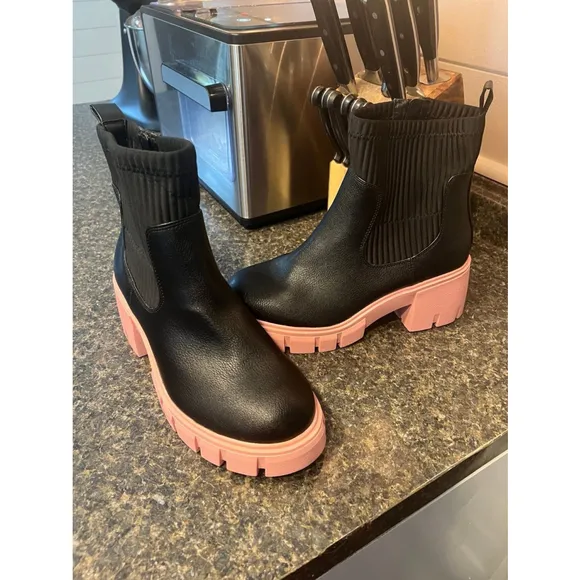 Like New Torrid Contrast Rain Bootie Wide Width