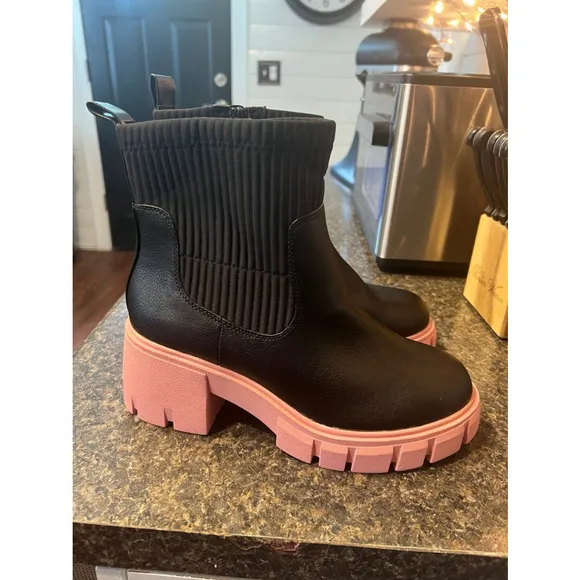 Like New Torrid Contrast Rain Bootie Wide Width