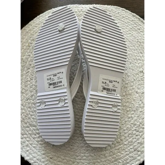 LOT of 7 pair of Women’s Tommy Hilfiger Flip flop Sandals Sizes in description