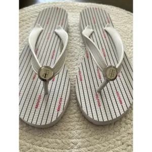 LOT of 7 pair of Women’s Tommy Hilfiger Flip flop Sandals Sizes in description