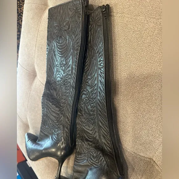 MANOLO BLAHNIKBlack Leather FloralEmbroidered Granada Tall Boots Size 36/ 5.5