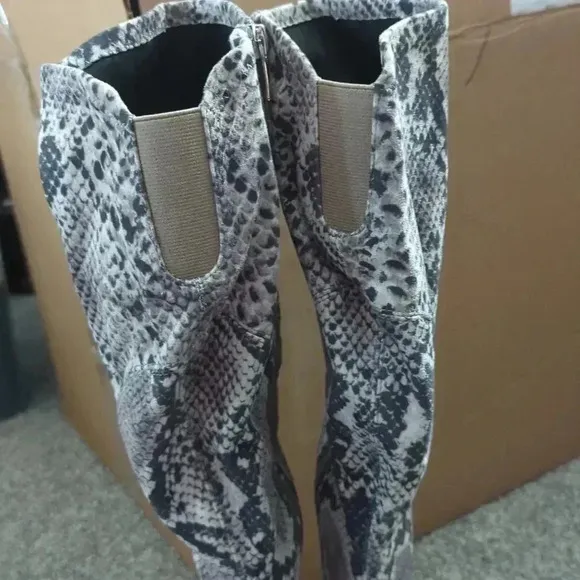Marc Fisher medium calf tall shaft boots