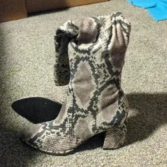 Marc Fisher medium calf tall shaft boots