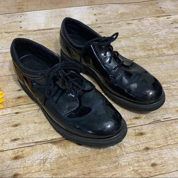 Men’s black shoes by Bates. Size 11 Wide Width