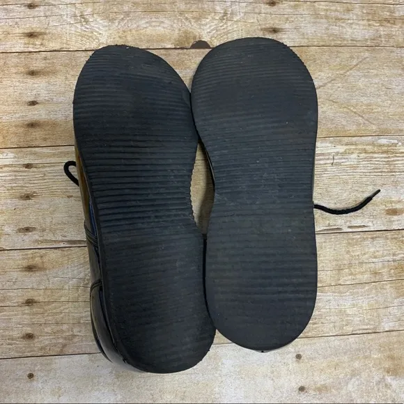 Men’s black shoes by Bates. Size 11 Wide Width