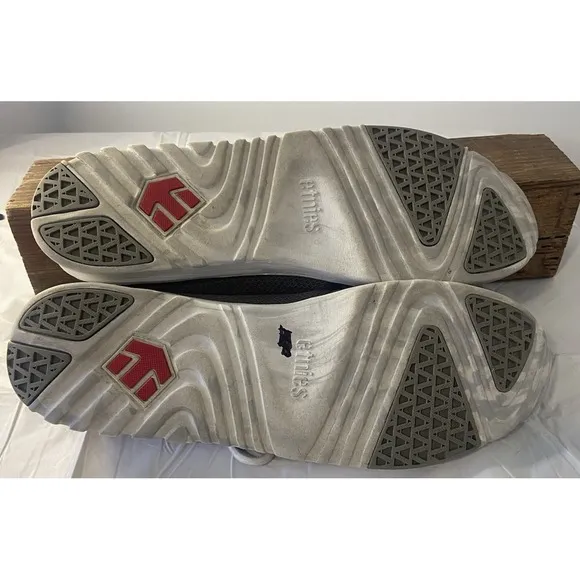 Men's Etnies Scout Skateboard Shoes Grey/ White Gum Lightweight Lace Up -Size 13
