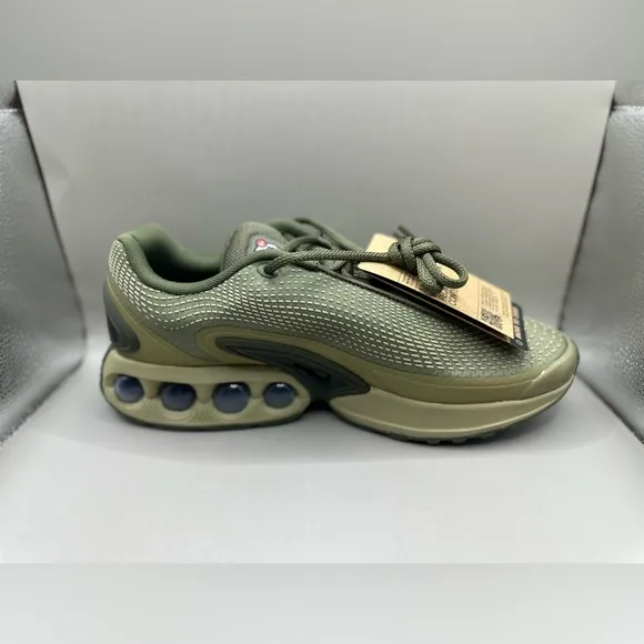 Men’s Size 10 Nike Air Max DN (NEW) DV3337 201 (No Box Lid)