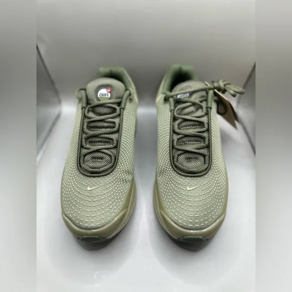 Men’s Size 10 Nike Air Max DN (NEW) DV3337 201 (No Box Lid)