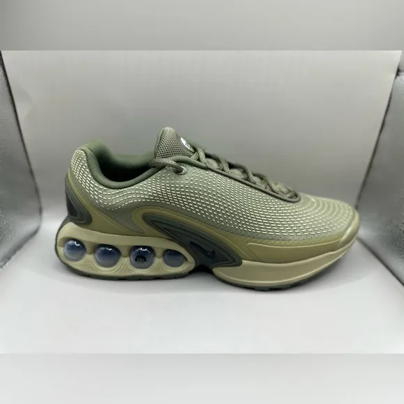 Men’s Size 10 Nike Air Max DN (NEW) DV3337 201 (No Box Lid)