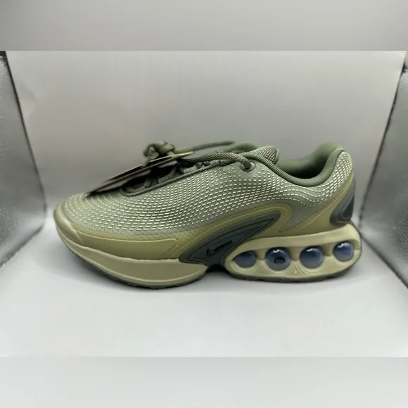 Men’s Size 10 Nike Air Max DN (NEW) DV3337 201 (No Box Lid)