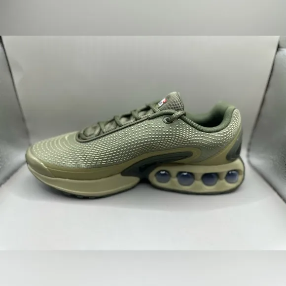 Men’s Size 10 Nike Air Max DN (NEW) DV3337 201 (No Box Lid)