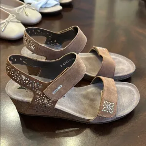 Mephisto Marie Women's taupe with rhinestones wedge Sandals 38 or 8