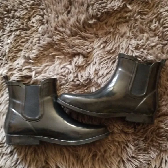 Michael Kors short rain boots