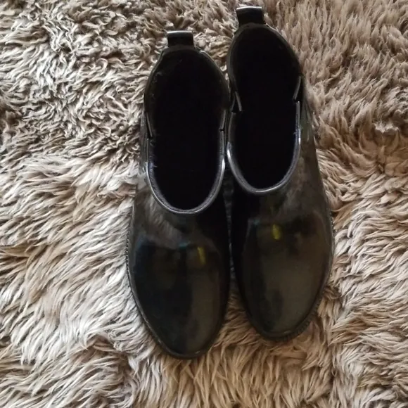 Michael Kors short rain boots
