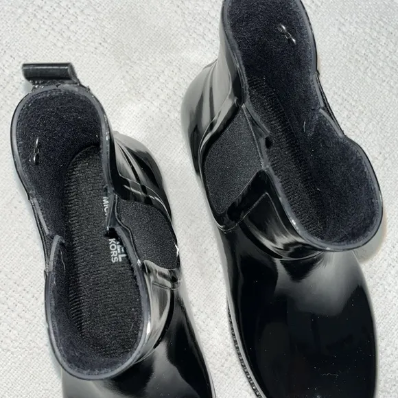 Michael Kors women’s short, black‎ rubber rain boot size 7
