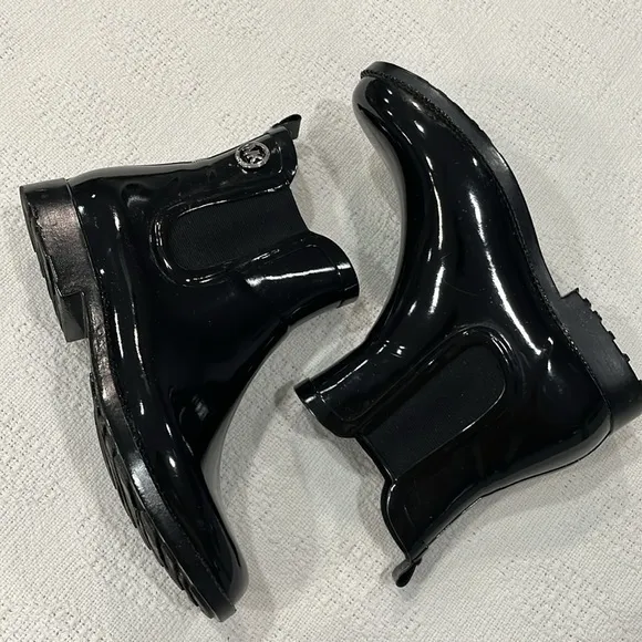 Michael Kors women’s short, black‎ rubber rain boot size 7
