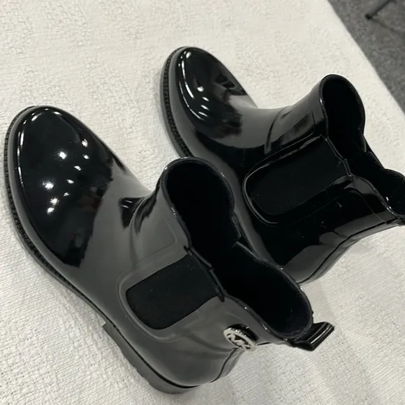 Michael Kors women’s short, black‎ rubber rain boot size 7