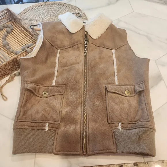 [Michelle Renne]- New with tags: CUTEST- tan/ cream , ZIP UP-  FUR LINED VEST.