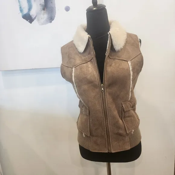 [Michelle Renne]- New with tags: CUTEST- tan/ cream , ZIP UP-  FUR LINED VEST.